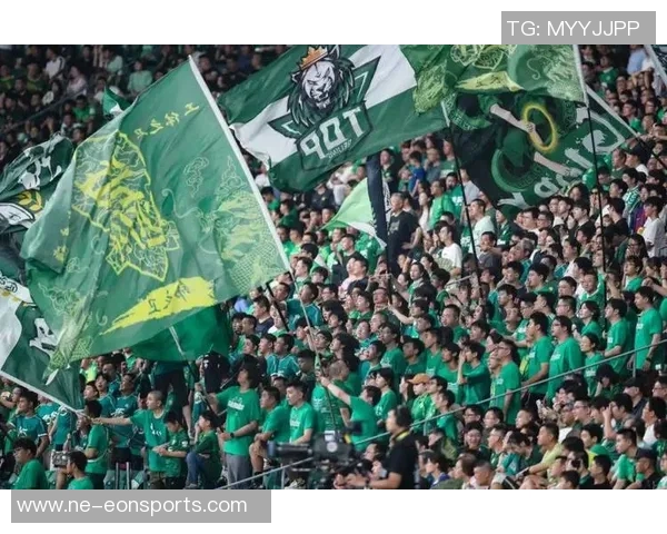 铁路部门开通国安球迷专列助力足协杯决赛观赛出行保障