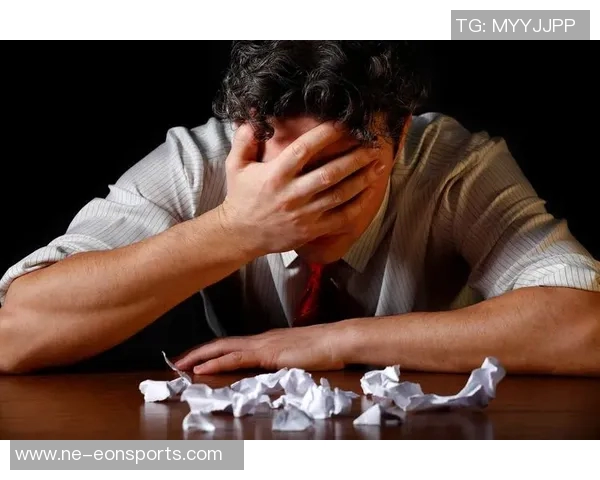 华子对里德的出色表现感到愤怒因未能助其赢得比赛心情复杂 华子对里德的出色表现感到愤怒因未能助其赢得比赛心情复杂