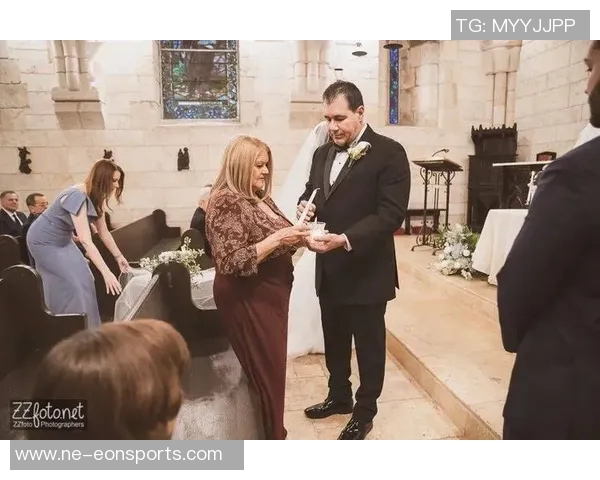 小波特谈婚姻观：神圣无需政府认证牧师宣誓足矣