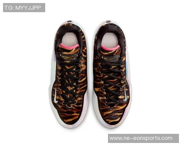 詹姆斯23代Heatles配色正式发售致敬热火三巨头引发球迷热议 詹姆斯23代Heatles配色正式发售致敬热火三巨头引发球迷热议